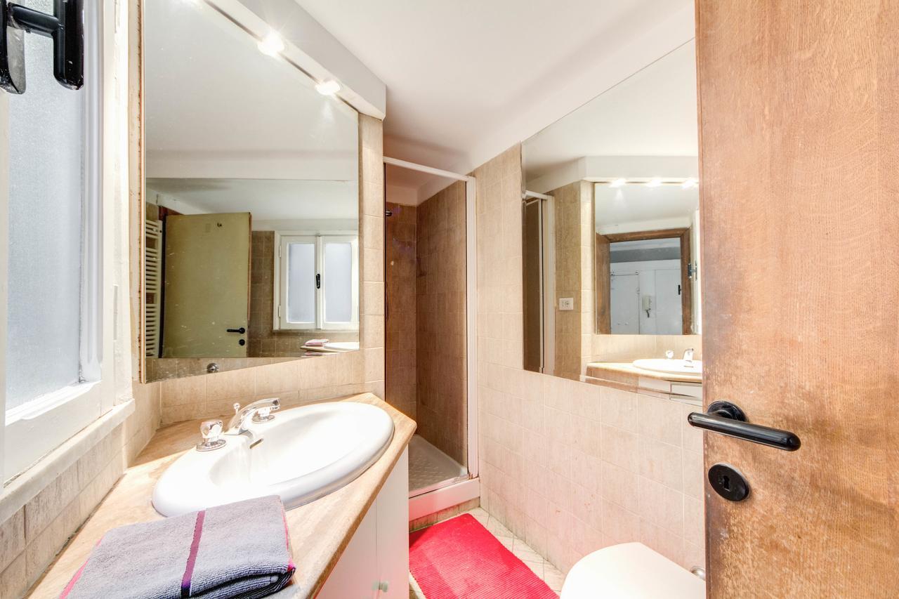 120 m² dengan 2 bilik tidur dan 1 bilik mandi peribadi di Navona Rome Luaran gambar